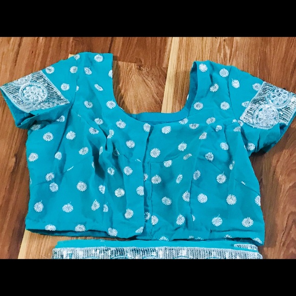 ALL SALES FINAL. Indian saree - Picture 2 of 3